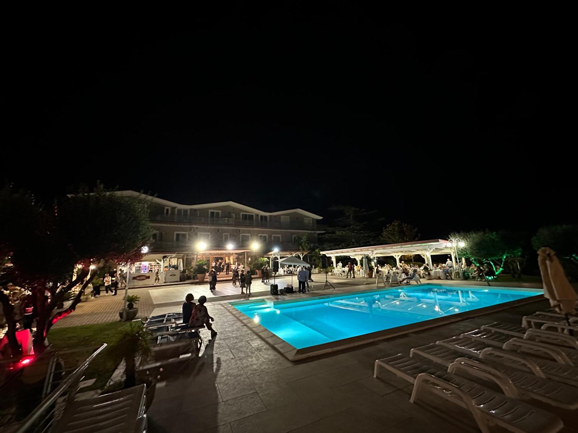 Hotel Ristorante Paradiso Albanella Bagian luar foto