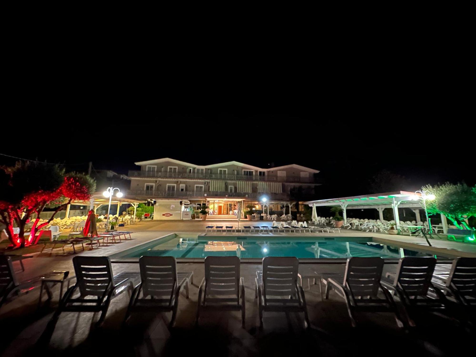Hotel Ristorante Paradiso Albanella Bagian luar foto