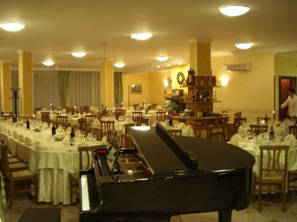 Hotel Ristorante Paradiso Albanella Bagian luar foto