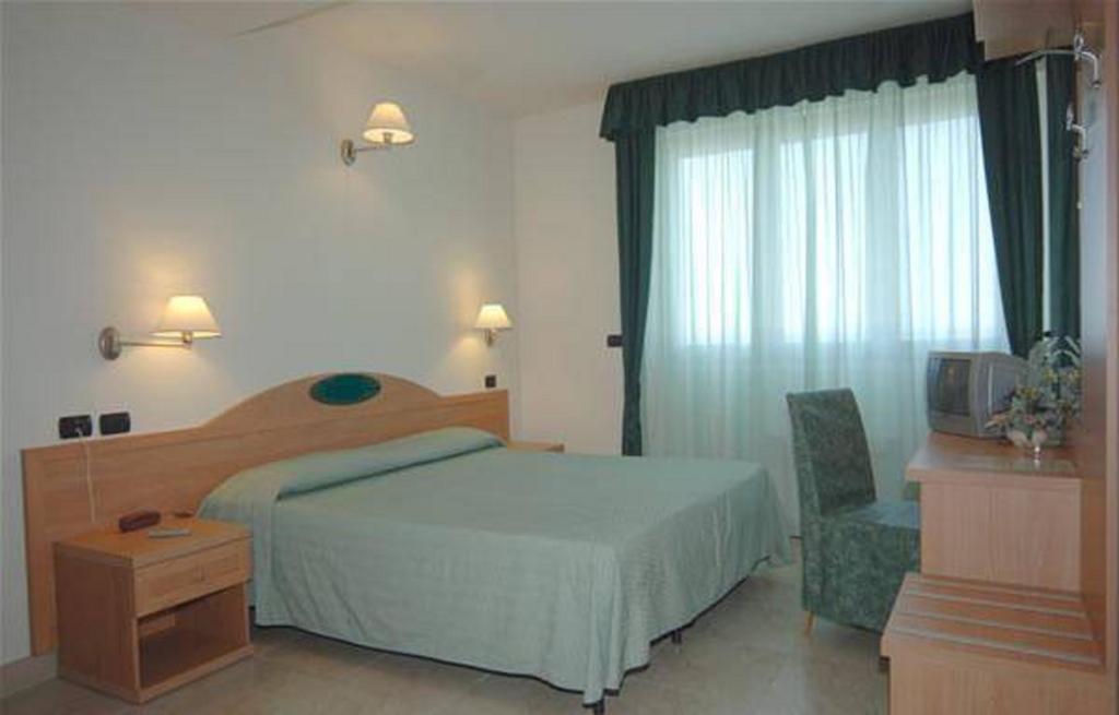 Hotel Ristorante Paradiso Albanella Ruang foto