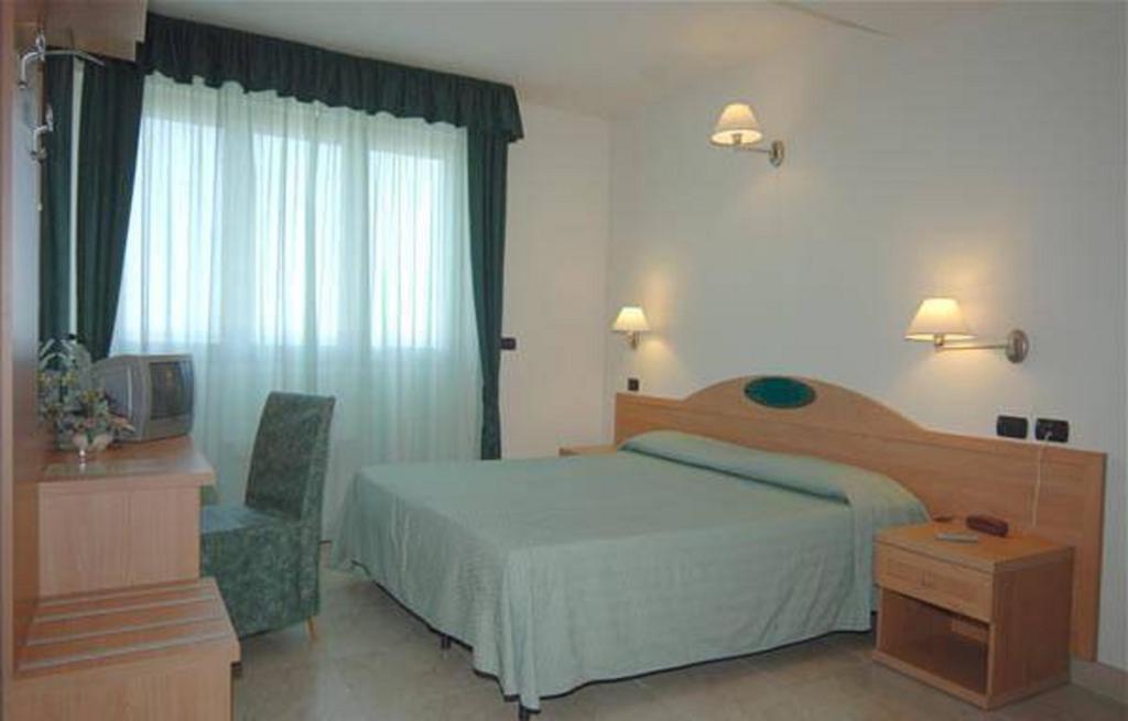 Hotel Ristorante Paradiso Albanella Ruang foto